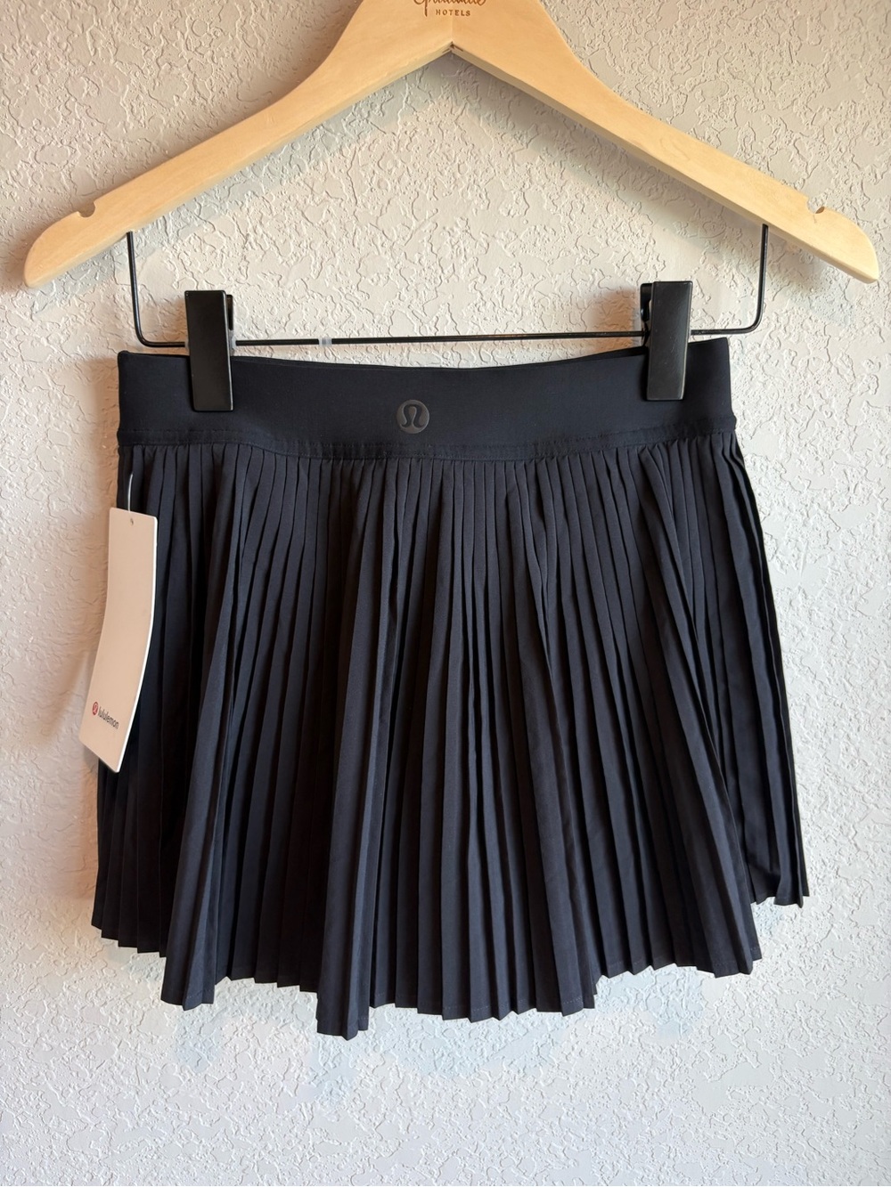 NWT Lululemon Varsity HR Pleated Tennis Skirt Black Size 4 High Rise Athletic